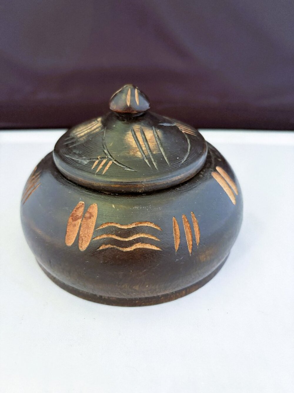 Trinket Box Hand-carved Round Wooden Lidded Trinket Box